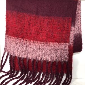 NWT Steve Madden Scarf 🧣 in Burgundy and Red